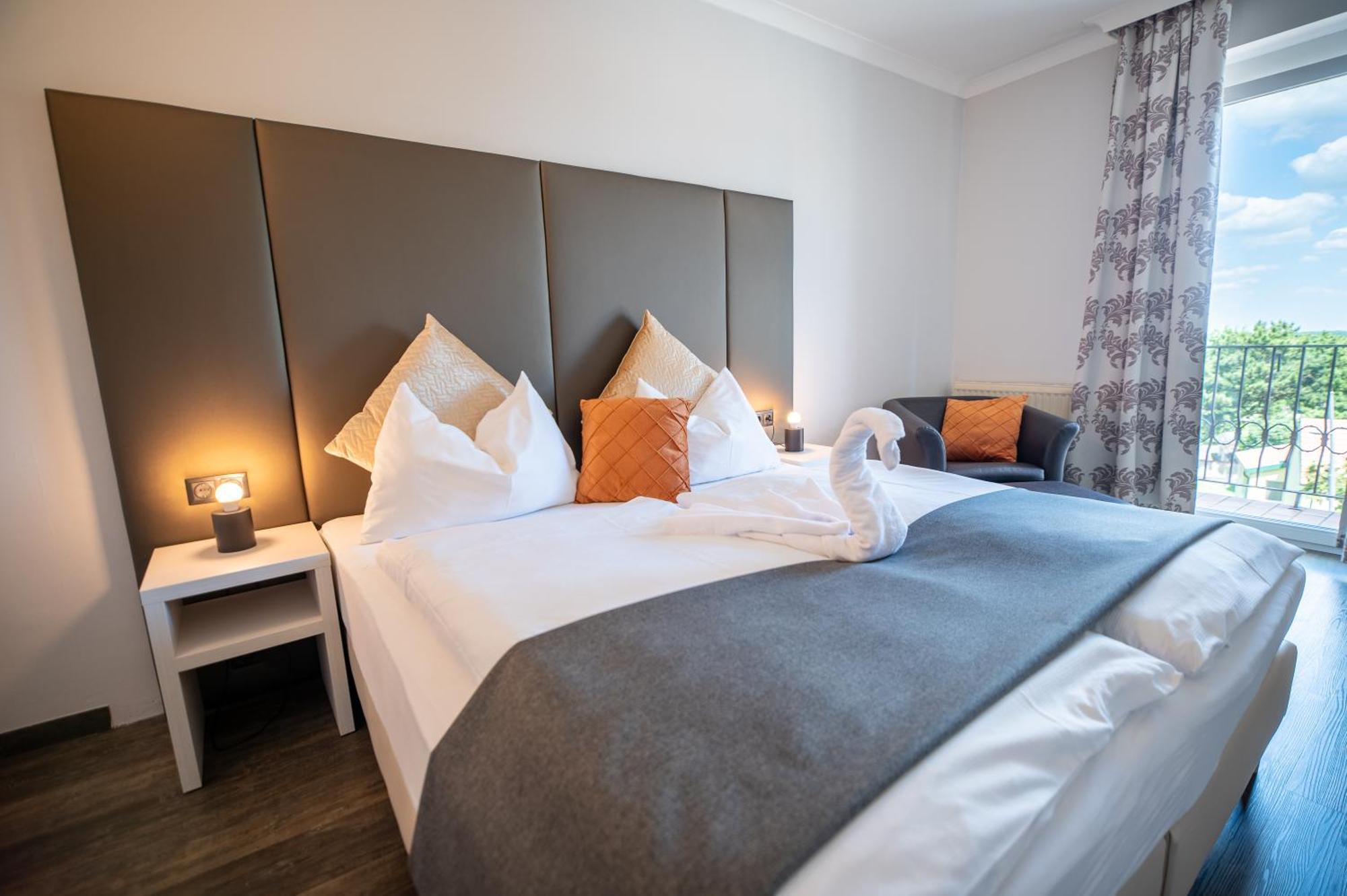 Hotel Marc Aurel Petronell Bagian luar foto