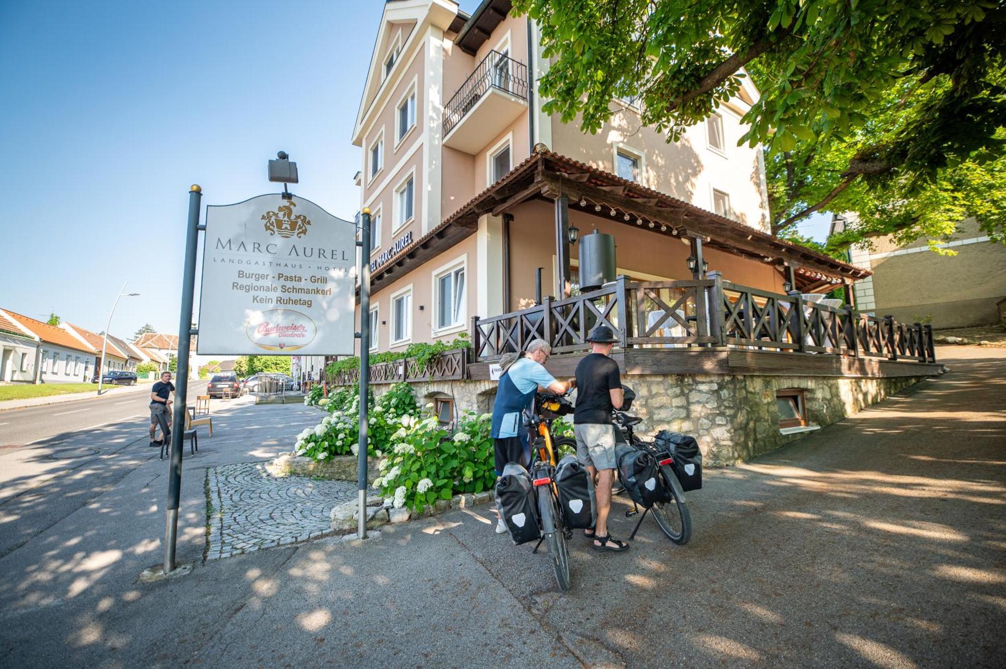 Hotel Marc Aurel Petronell Bagian luar foto
